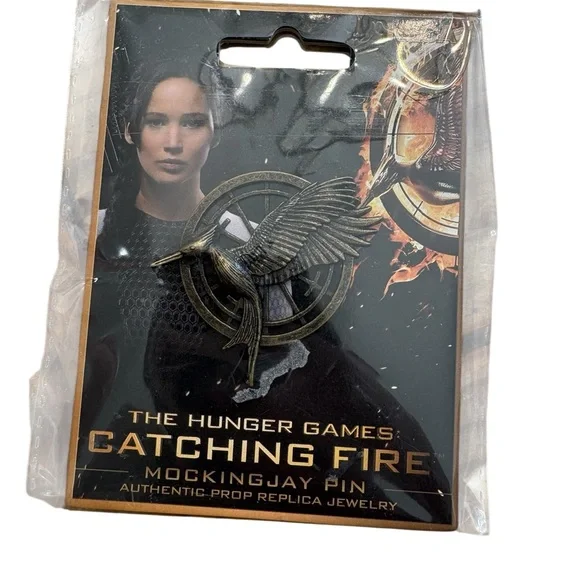 Catching Fire Mockingjay Pin - Gold - Picture 6 of 6